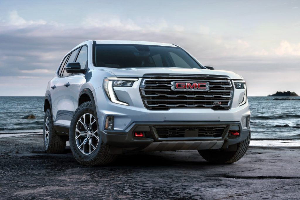 2024 GMC Acadia AT4 Exterior Passenger Side Front Angle