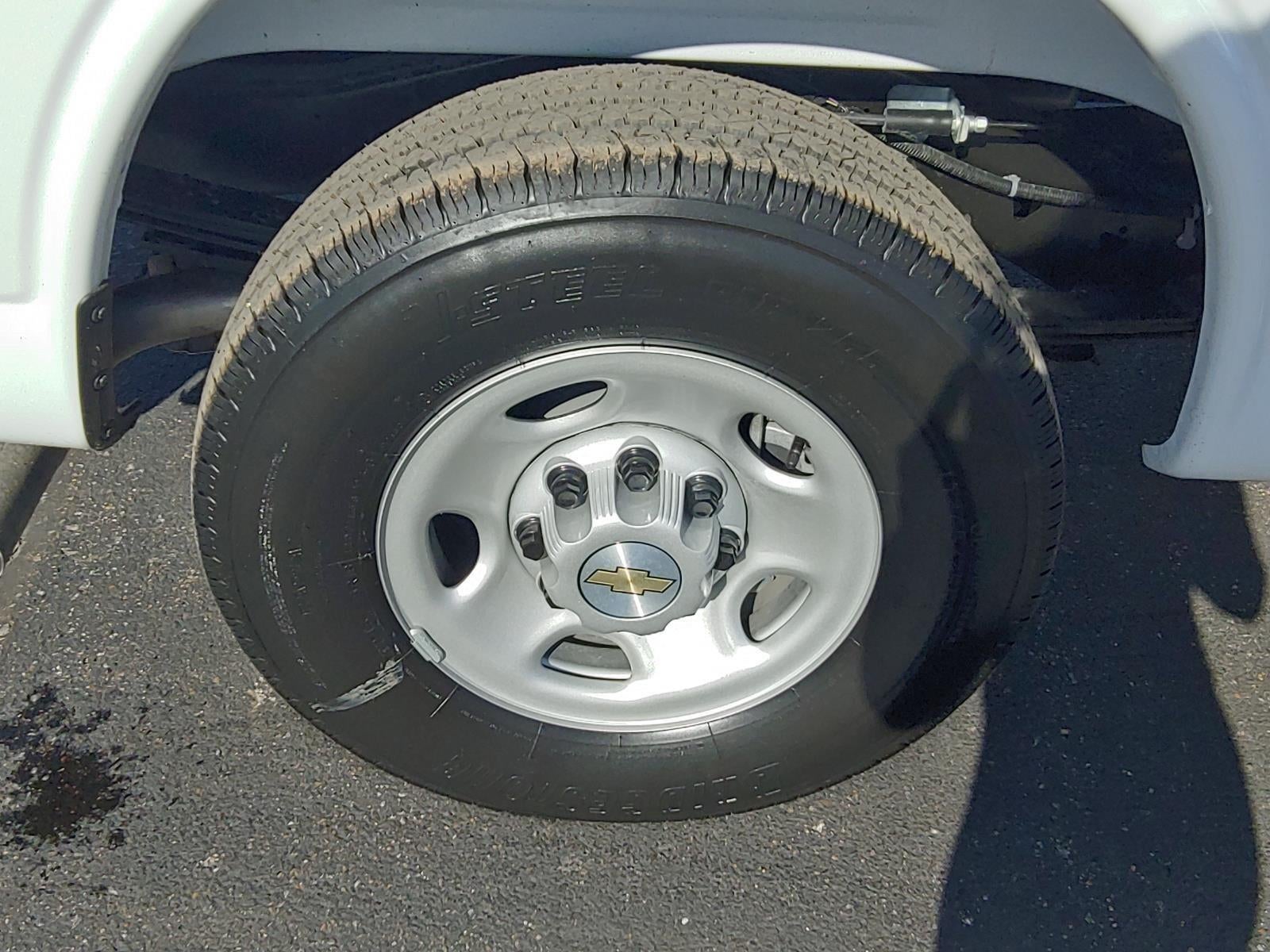 2025 Chevrolet Express Cargo WT