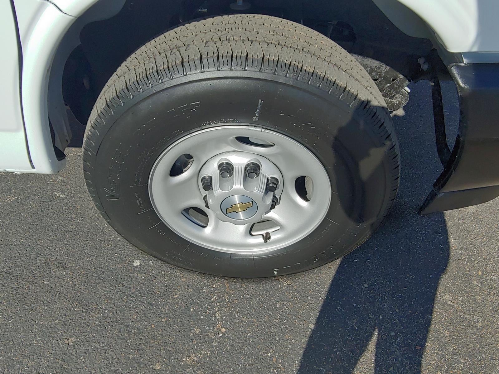 2025 Chevrolet Express Cargo WT