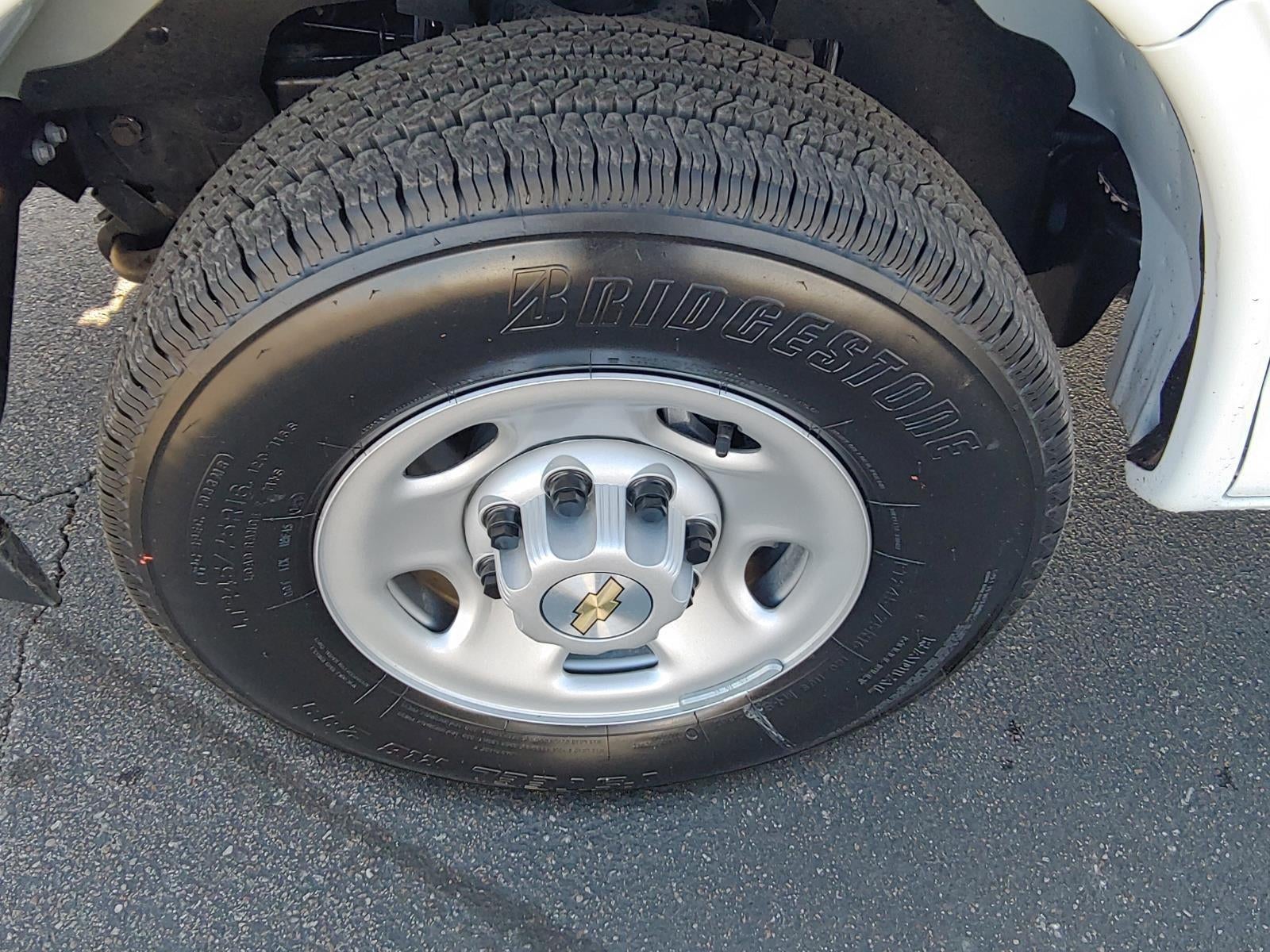 2025 Chevrolet Express Cargo WT