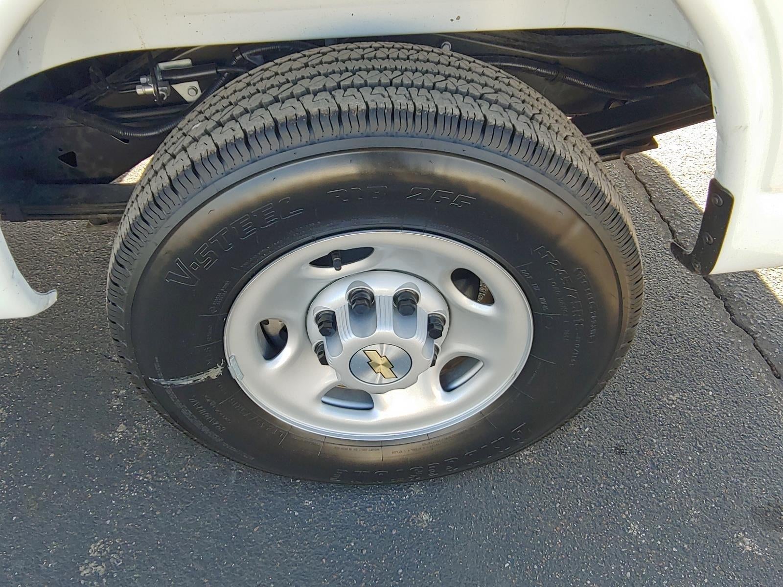 2025 Chevrolet Express Cargo WT