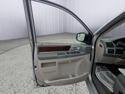 2010 Chrysler Town & Country Touring