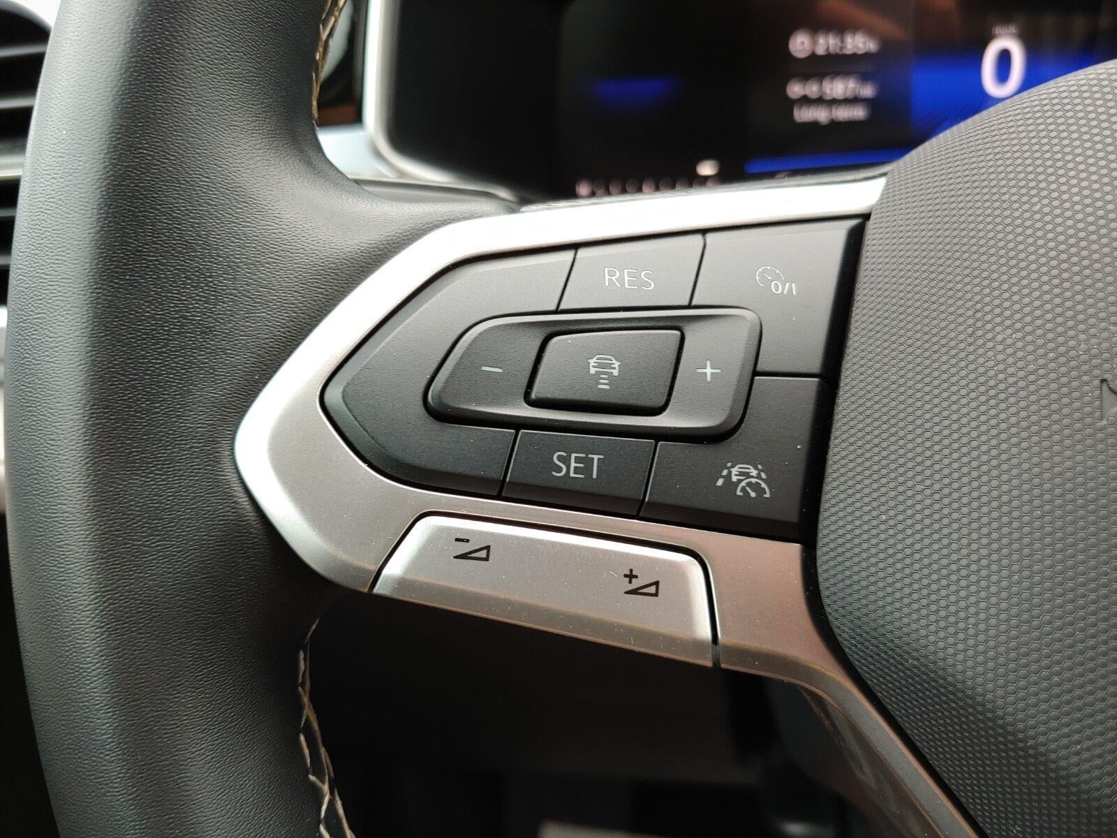 2025 Volkswagen Taos SE