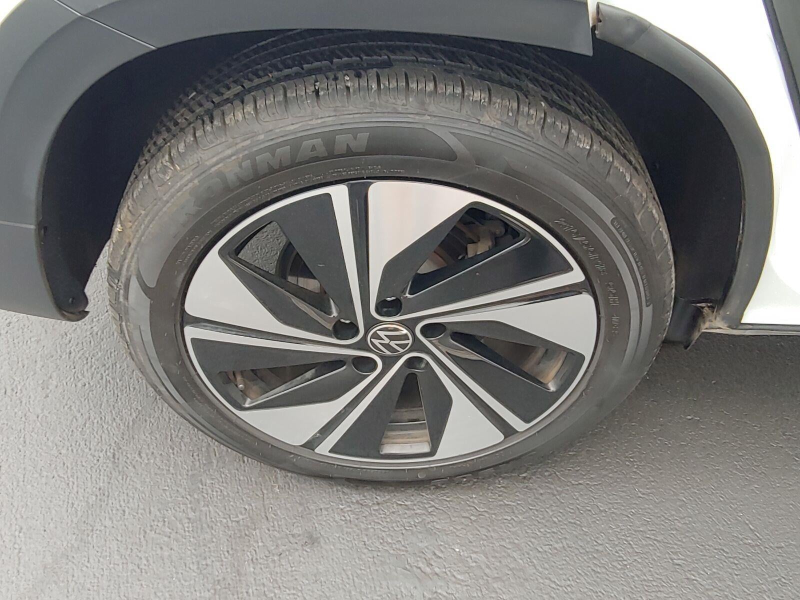 2025 Volkswagen Taos SE