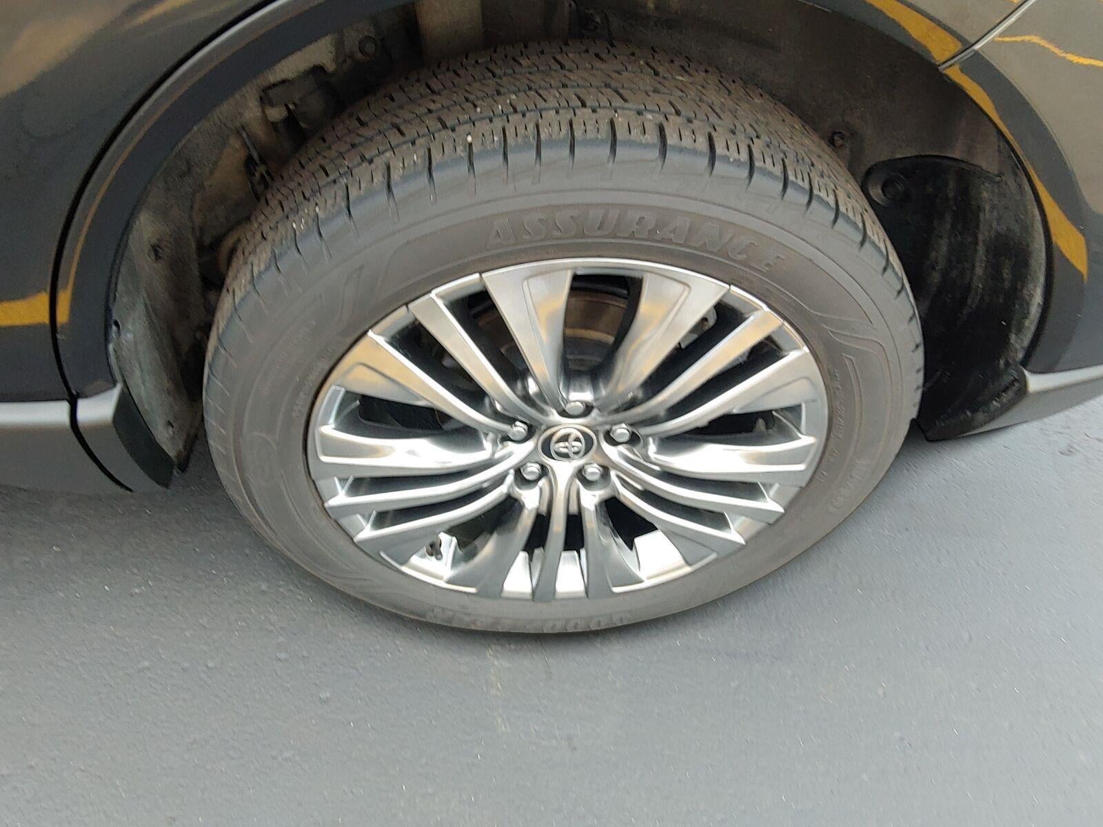 2024 Toyota Venza LE
