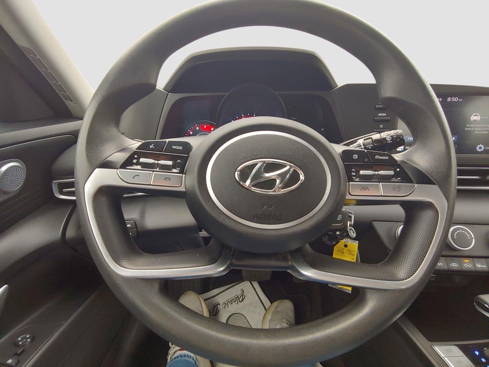 2023 Hyundai Elantra SE