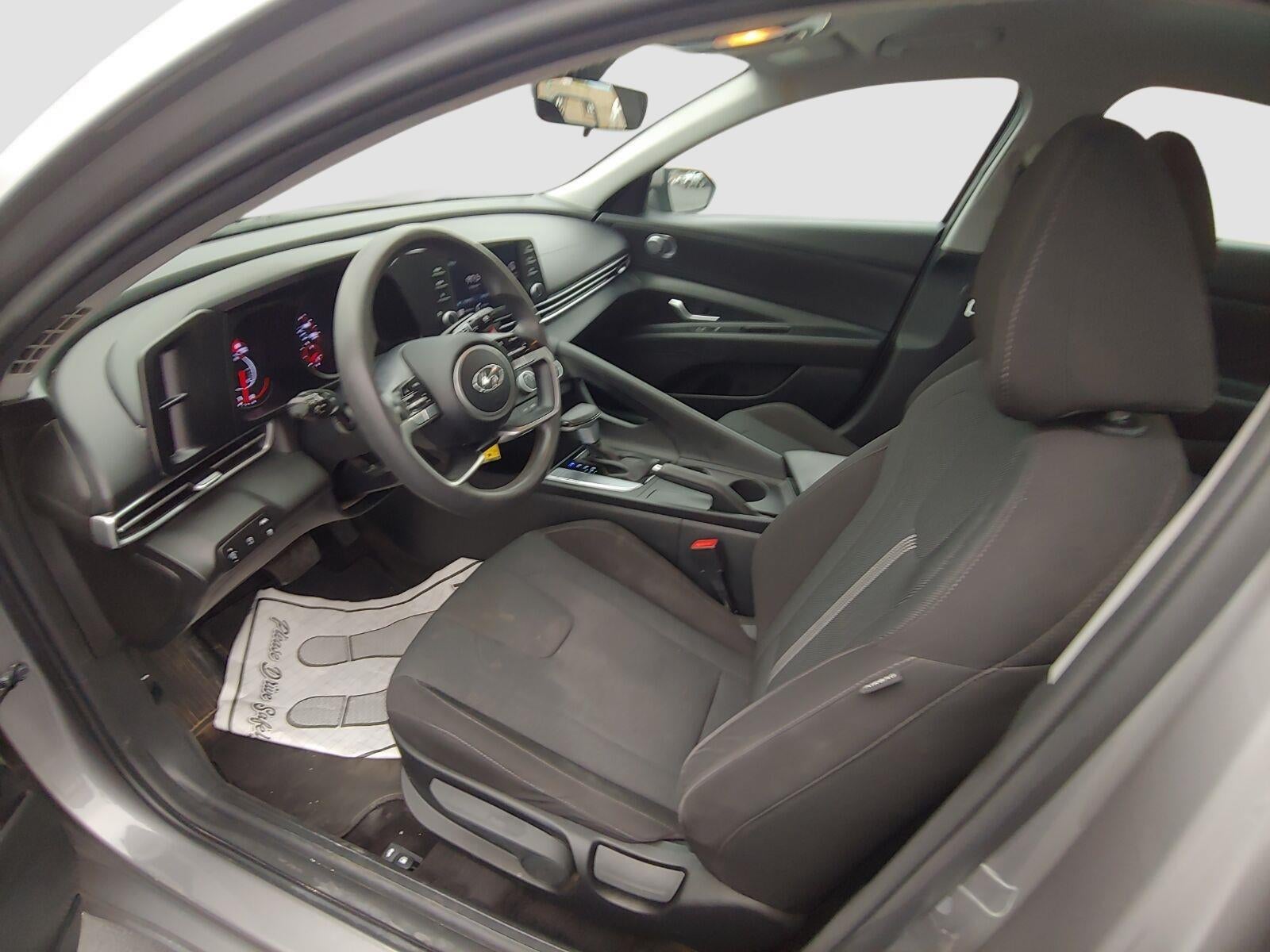 2023 Hyundai Elantra SE