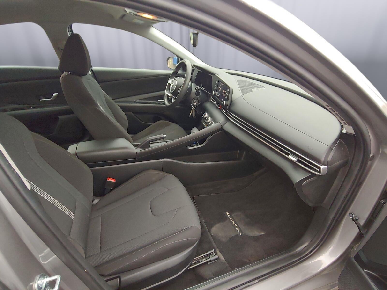 2023 Hyundai Elantra SE