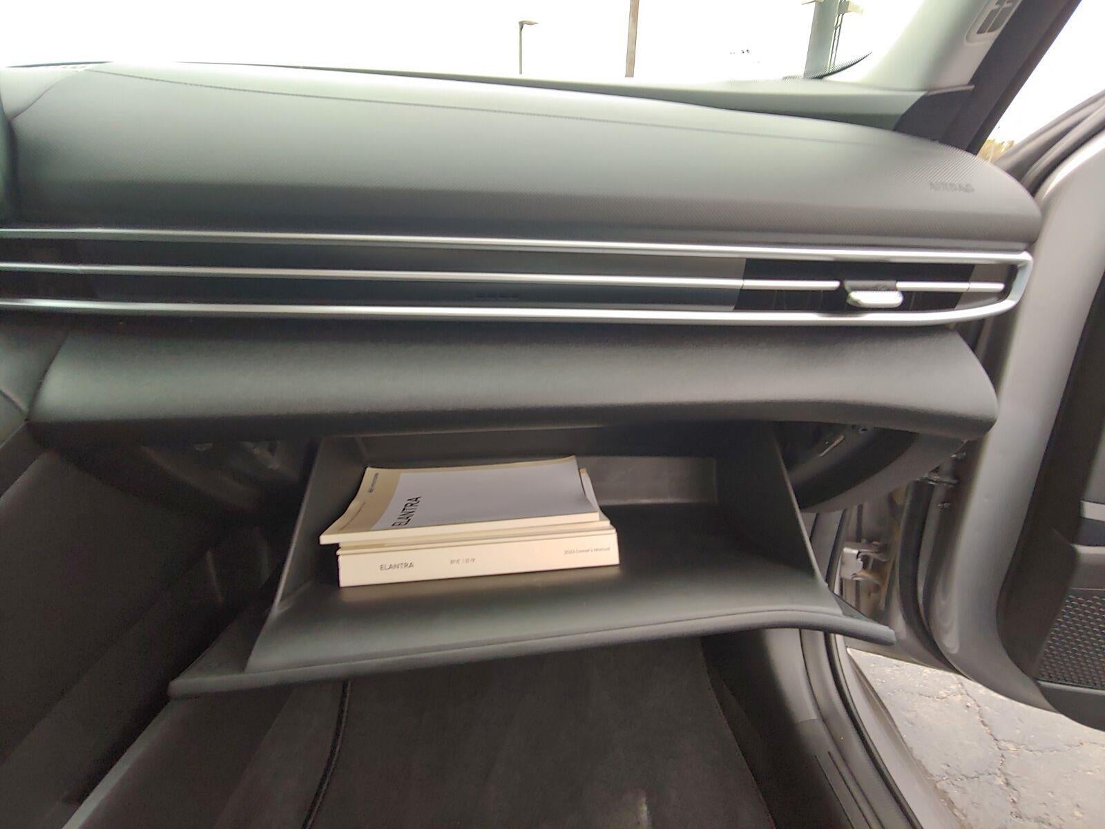 2023 Hyundai Elantra SE