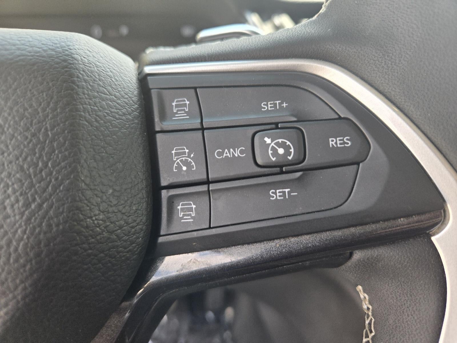 2023 Jeep Grand Cherokee Laredo 4x4