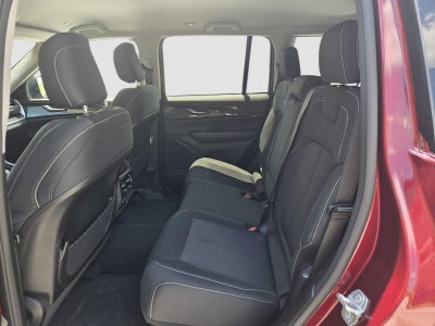 2023 Jeep Grand Cherokee Laredo 4x4