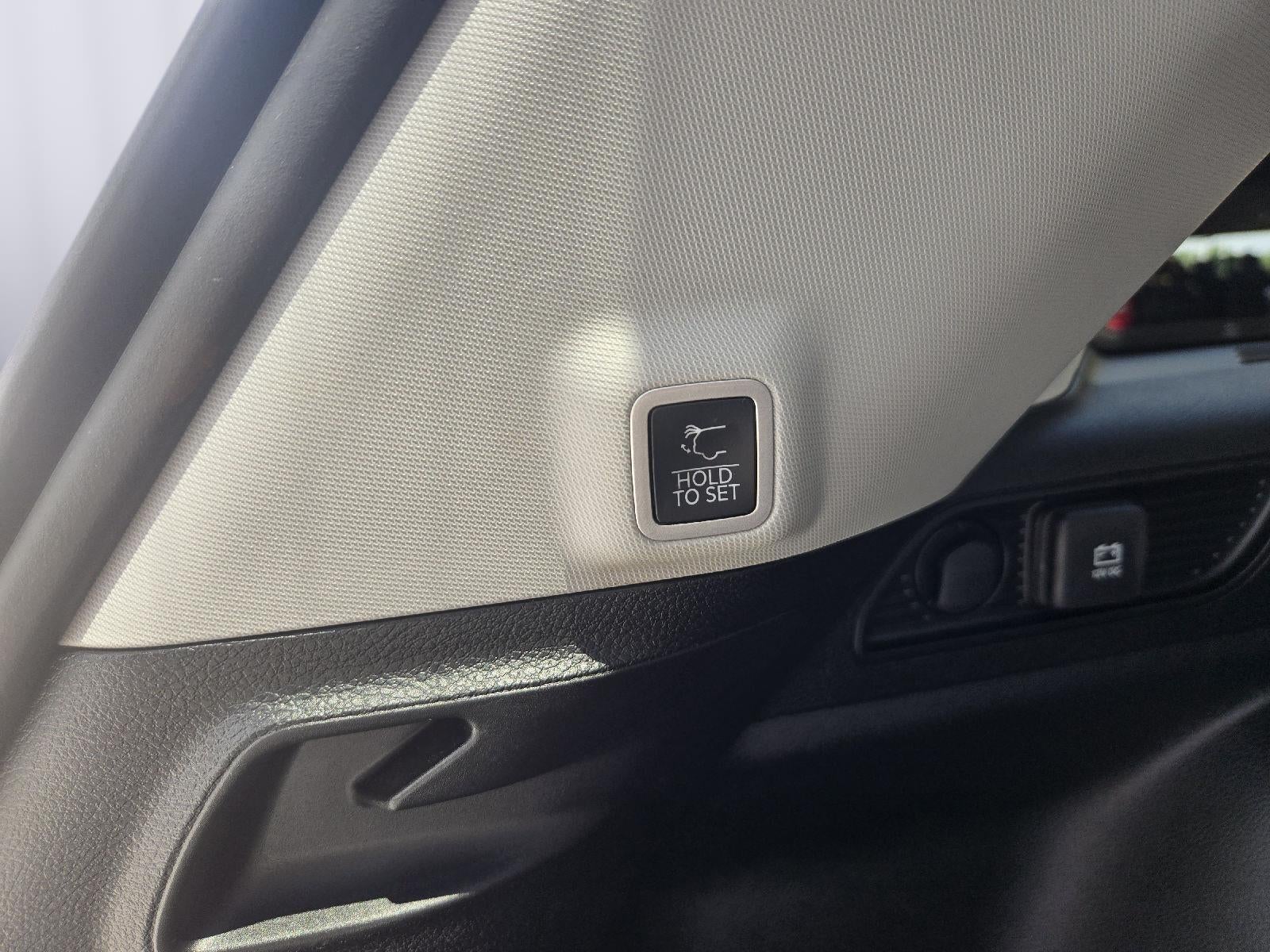 2023 Jeep Grand Cherokee Laredo 4x4