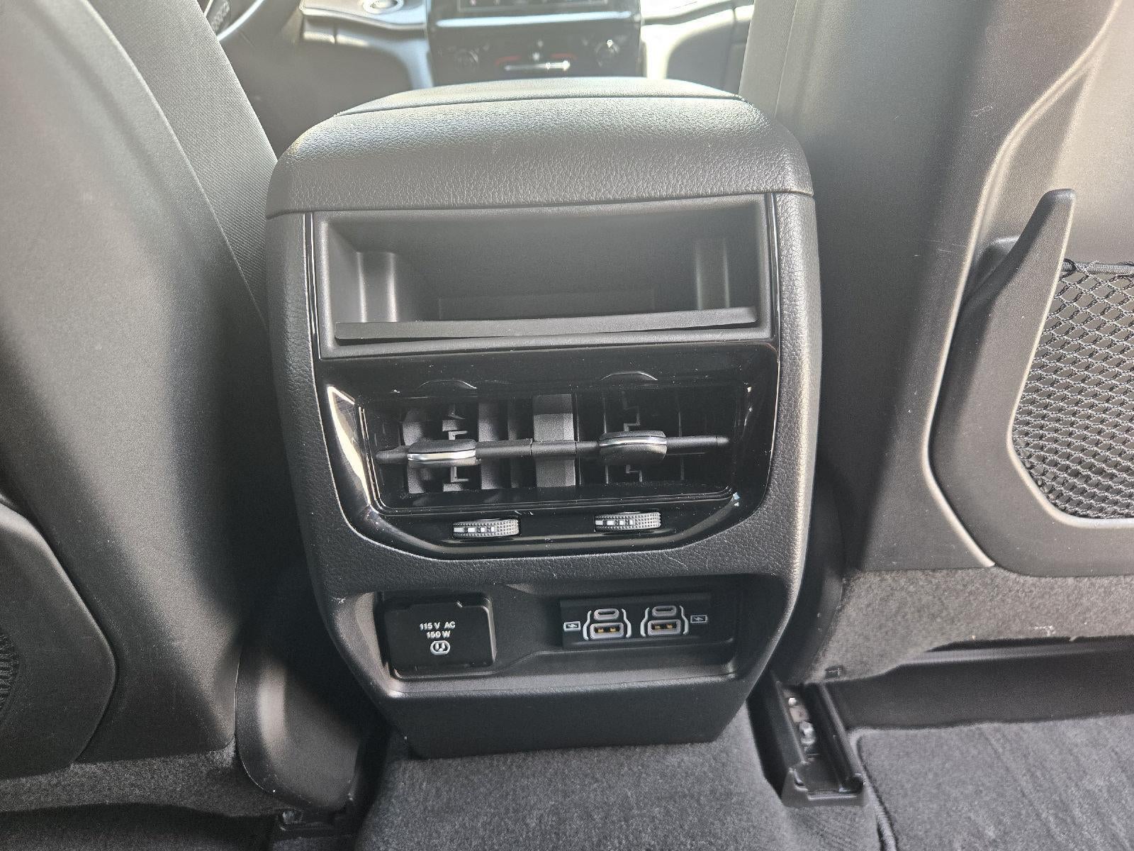 2023 Jeep Grand Cherokee Laredo 4x4