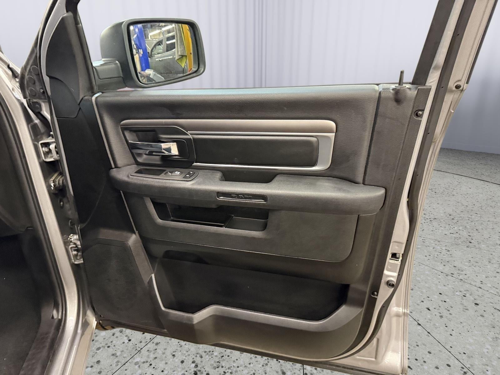 2024 RAM 1500 Classic Warlock Crew Cab 4x4 5'7' Box