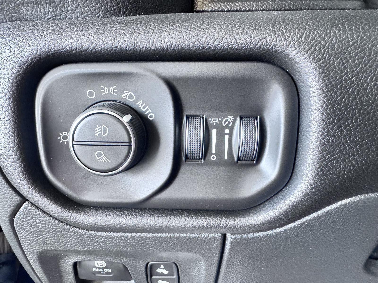2023 RAM 1500 Laramie Crew Cab 4x4 5'7' Box