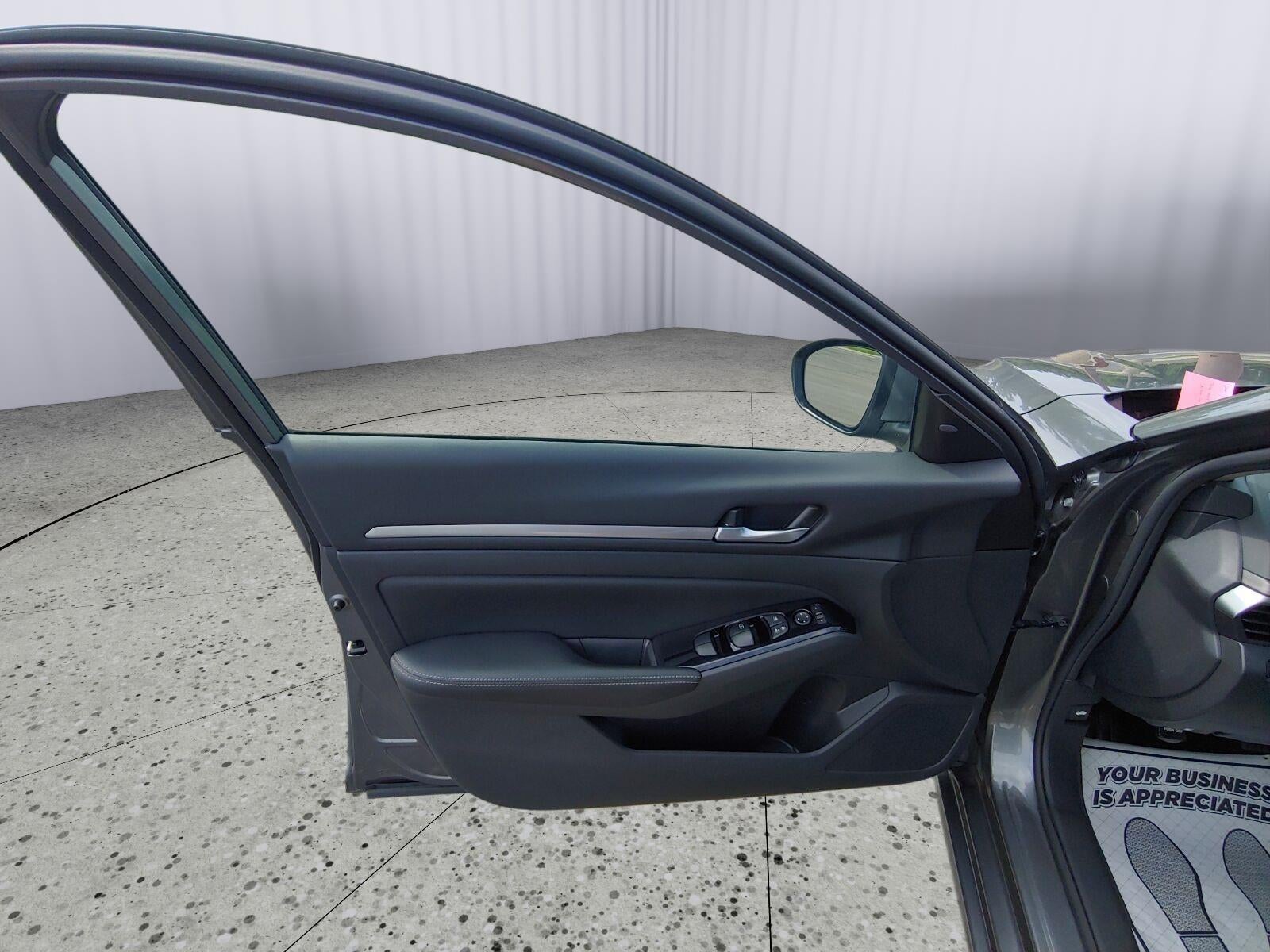 2023 Nissan Altima SV FWD