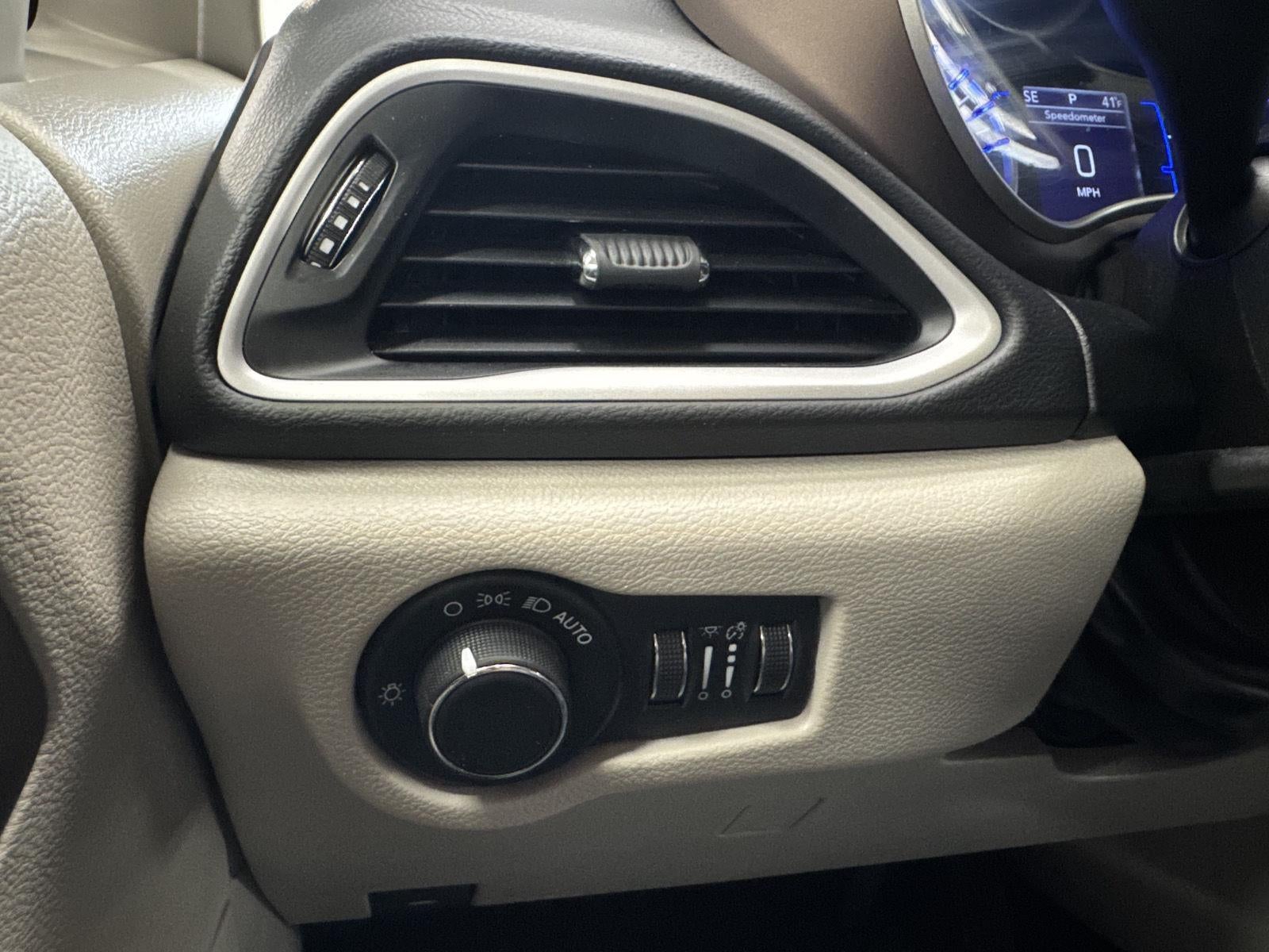 2023 Chrysler Voyager LX