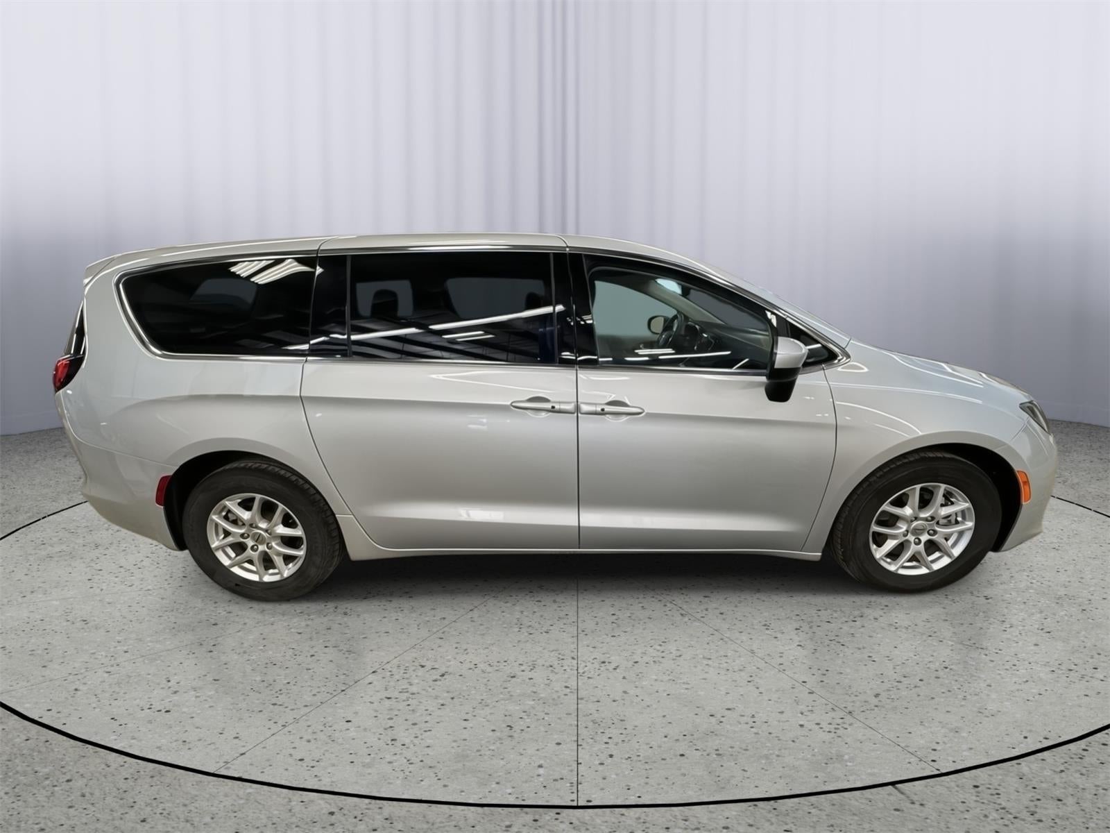 2023 Chrysler Voyager LX