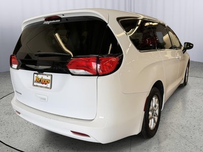 2022 Chrysler Voyager LX