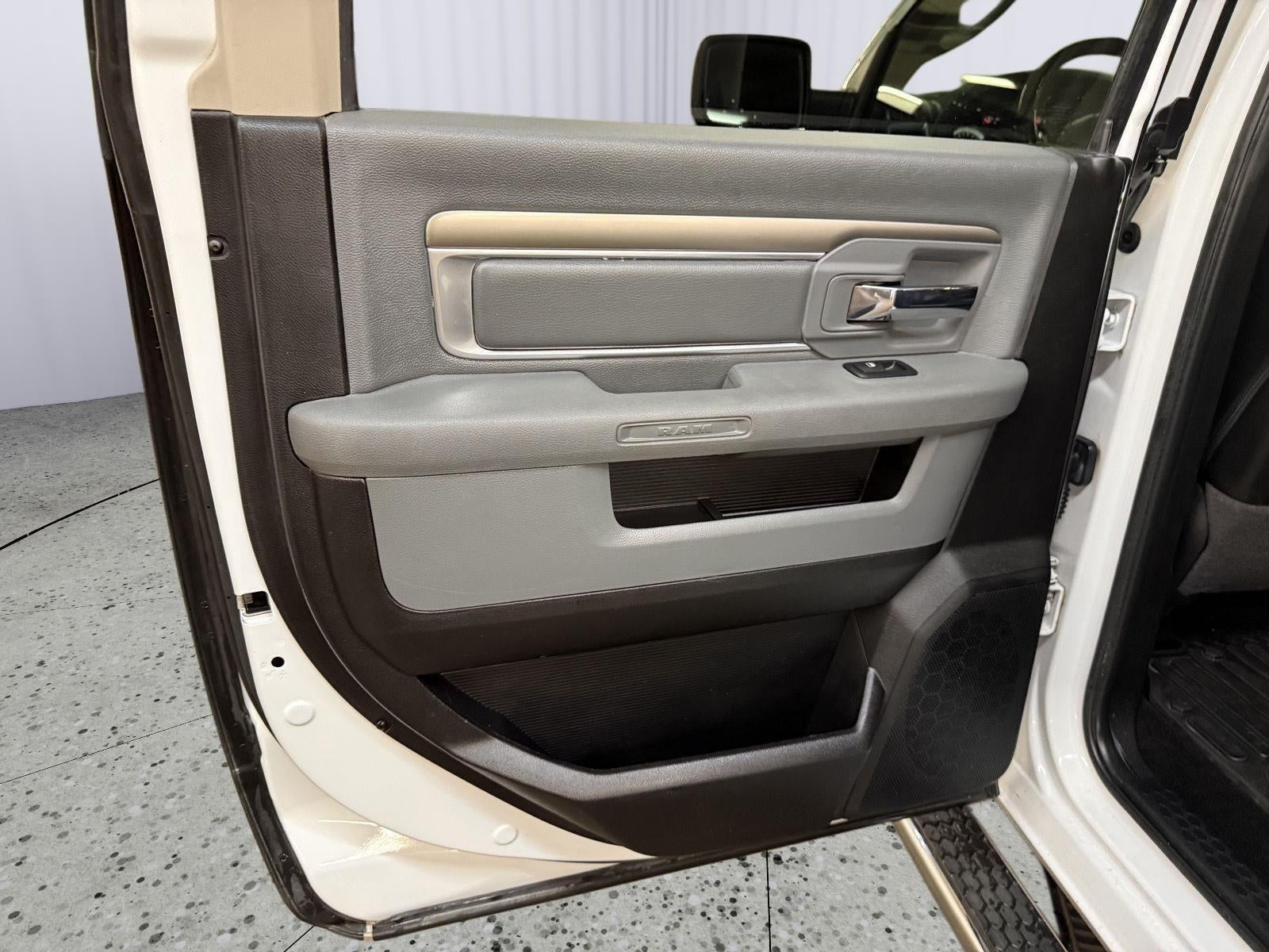 2017 RAM 1500 Big Horn Crew Cab 4x4 5'7' Box