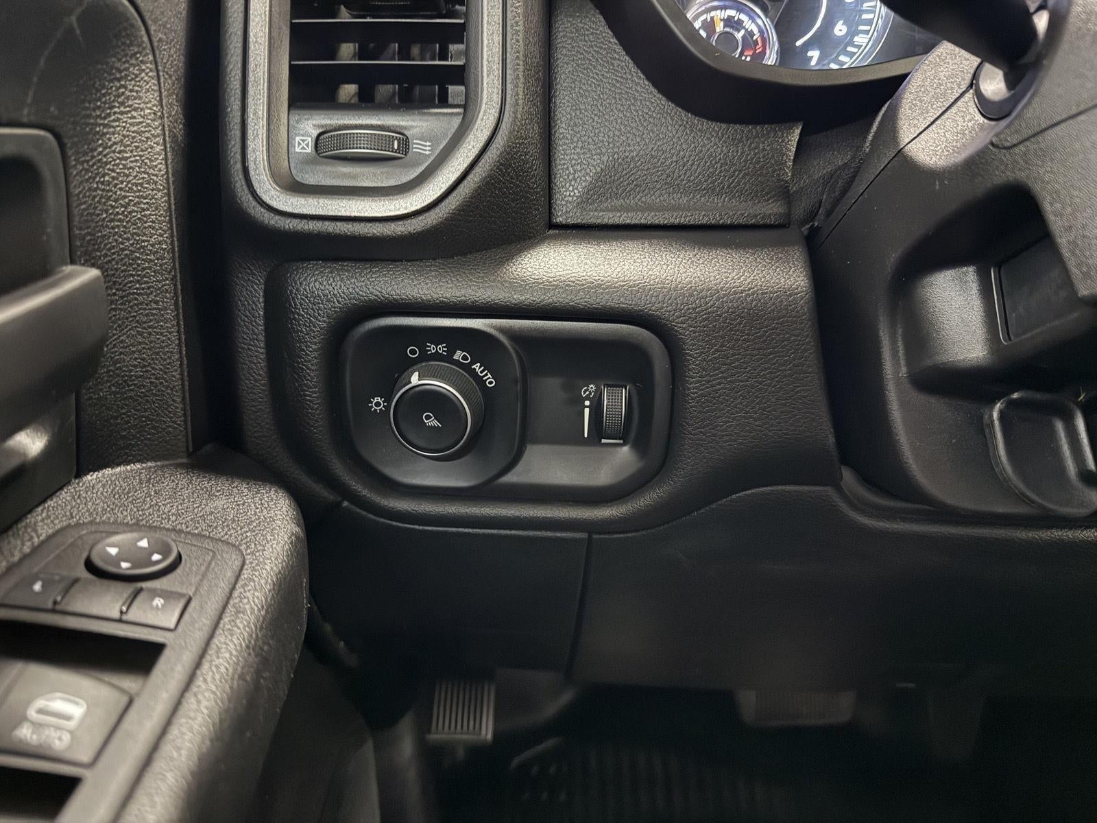 2022 RAM 2500 Tradesman Crew Cab 4x4 8' Box