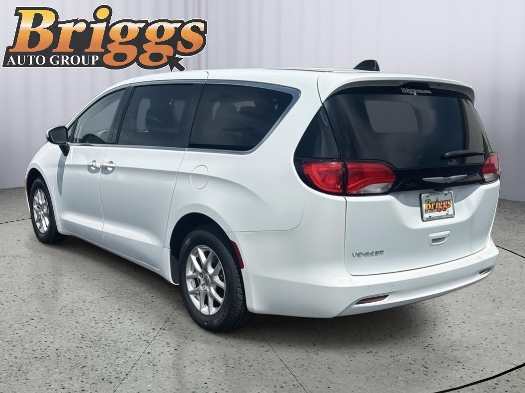 2023 Chrysler Voyager LX