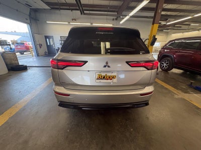 2025 Mitsubishi Outlander ES