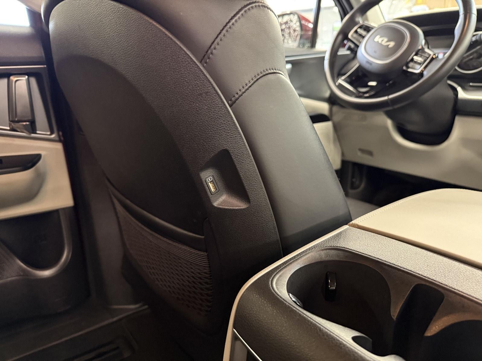 2024 Kia Carnival LX