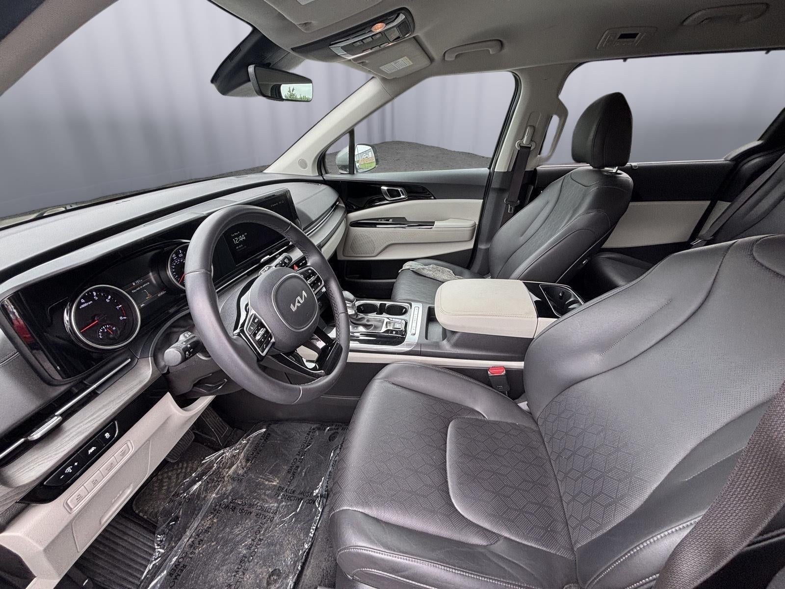 2024 Kia Carnival EX