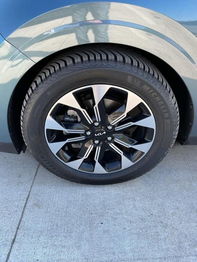 2023 Kia Carnival EX