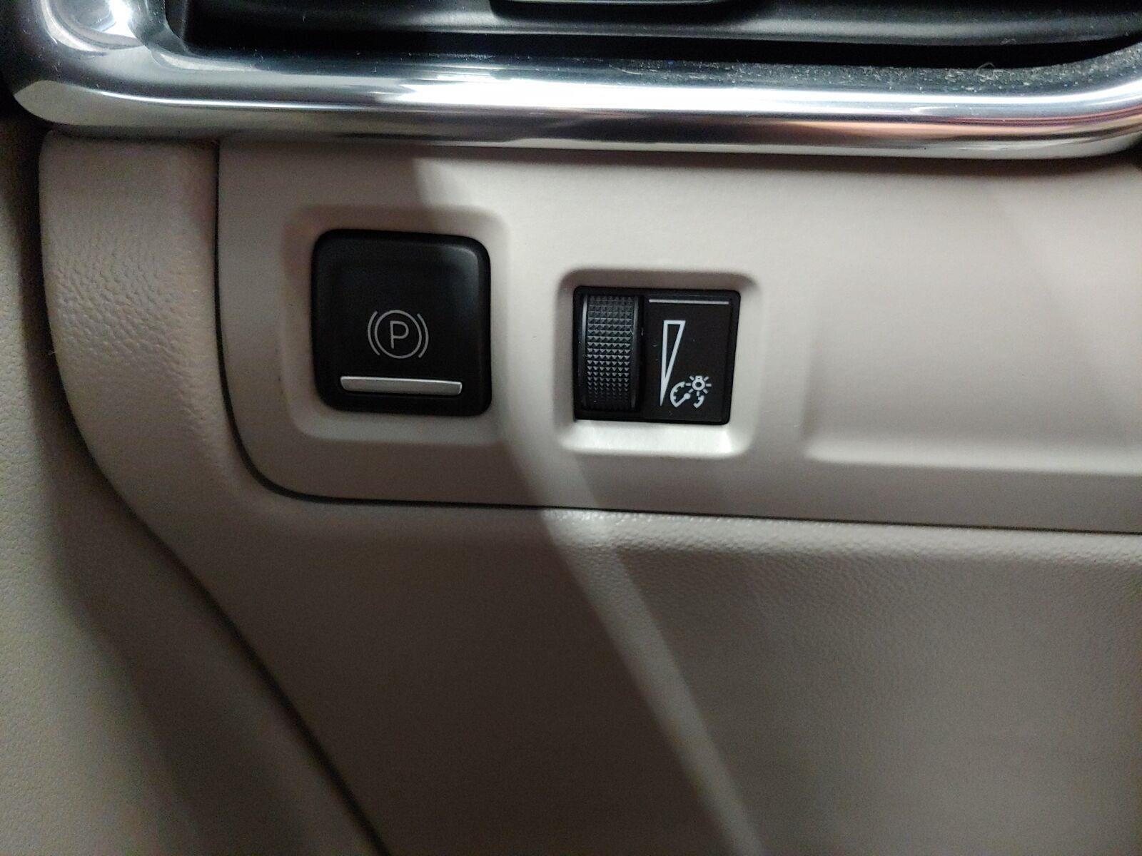 2023 Cadillac XT4 AWD Premium Luxury