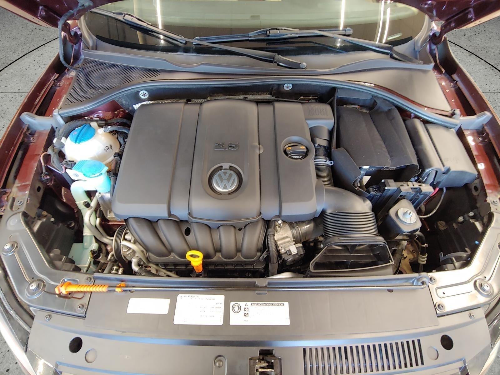 2012 Volkswagen Passat SE w/Sunroof & Nav PZEV