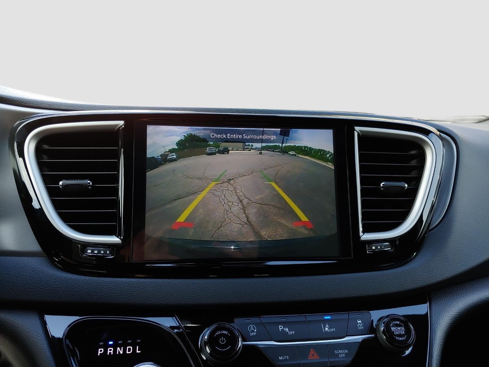 2025 Chrysler Pacifica Select
