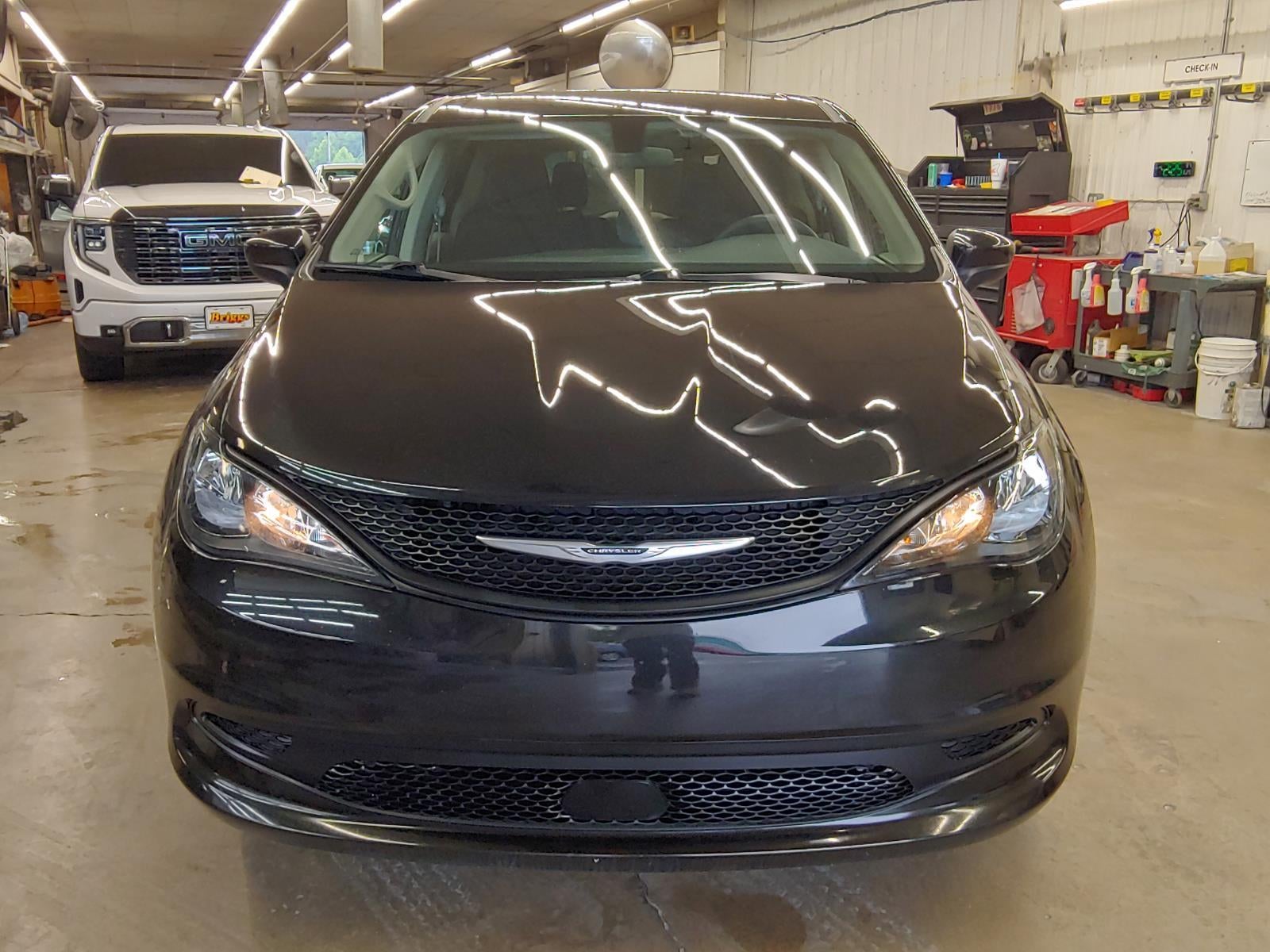 2022 Chrysler Voyager LX