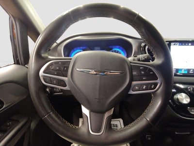 2025 Chrysler Voyager LX