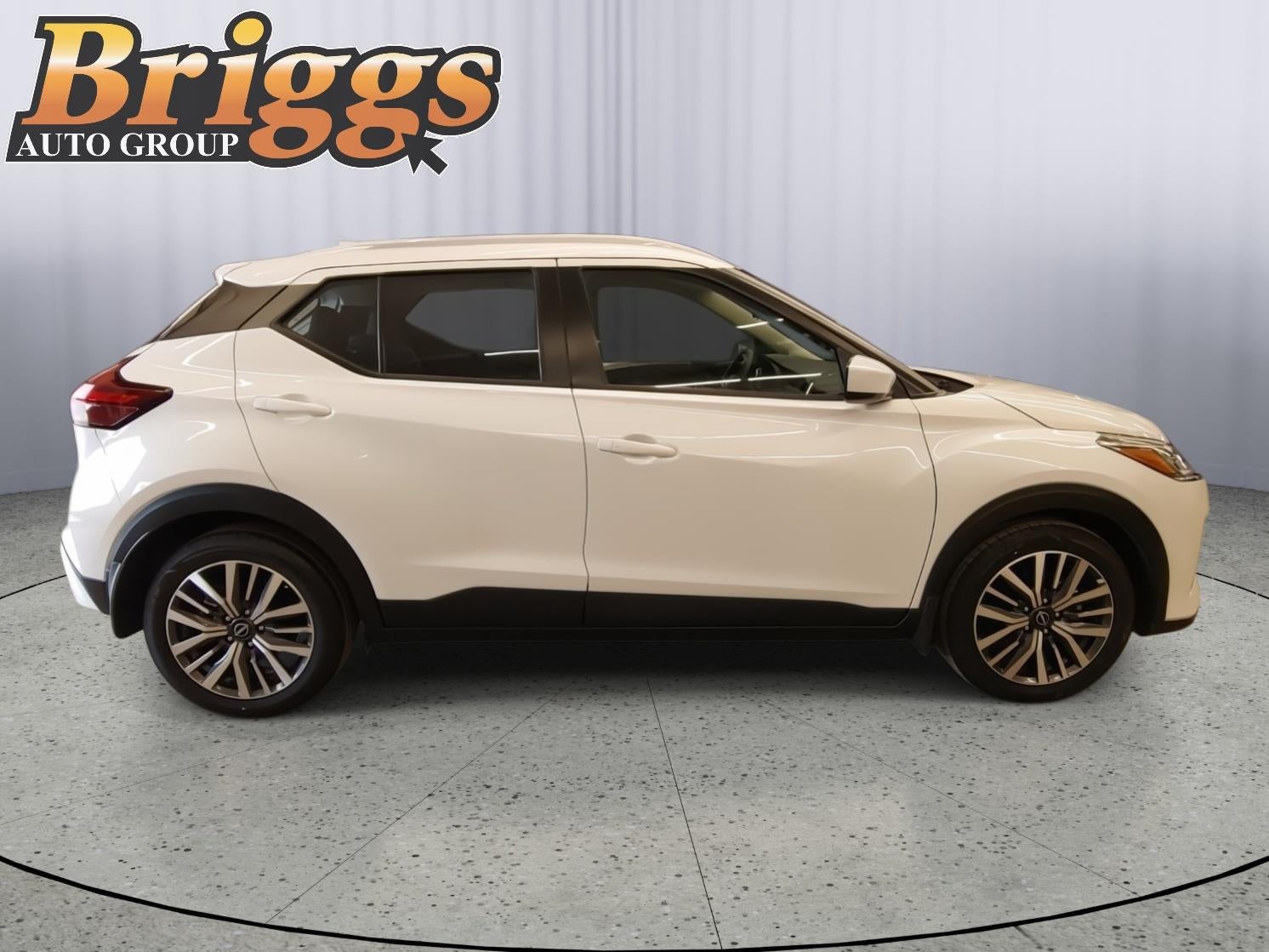 2022 Nissan Kicks SV