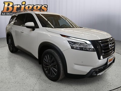 2023 Nissan Pathfinder SL