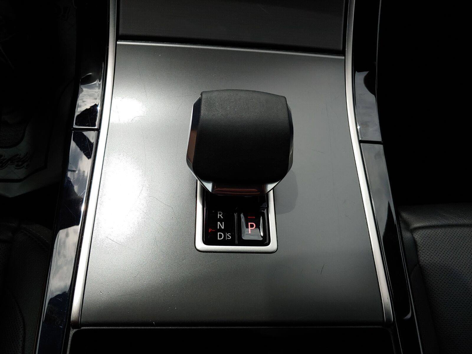 2025 Land Rover Range Rover Velar Dynamic SE