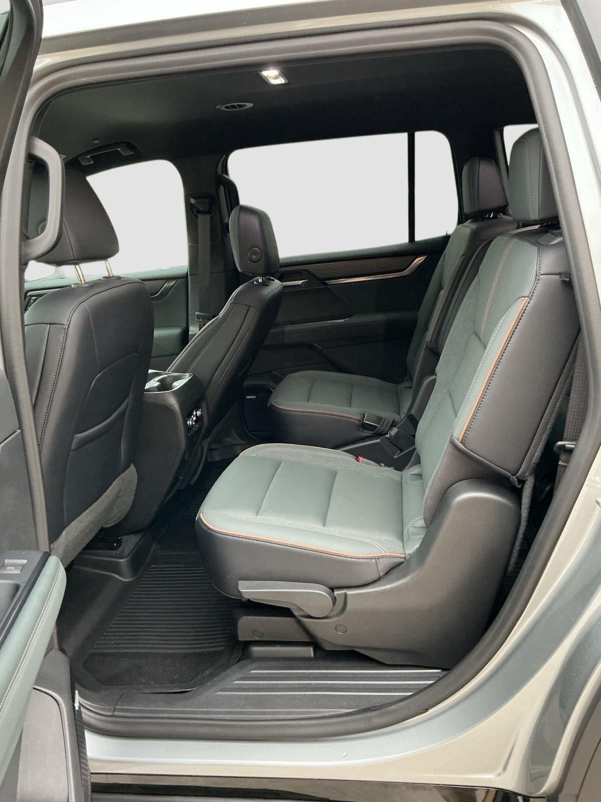 2024 GMC Acadia AWD AT4