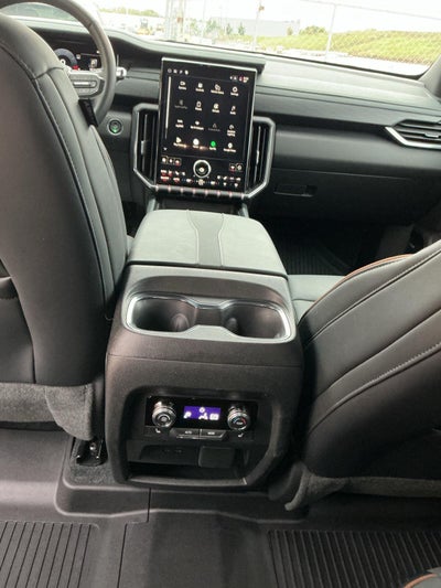2024 GMC Acadia AWD AT4
