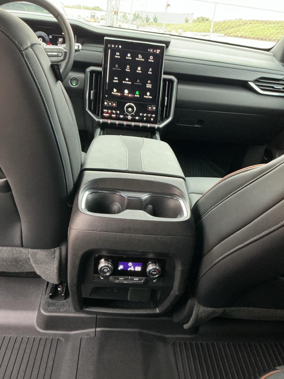 2024 GMC Acadia AWD AT4