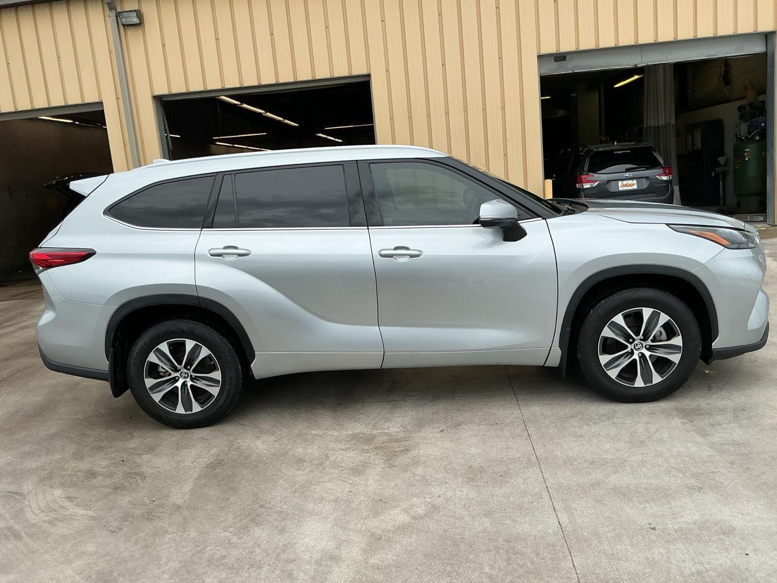 2022 Toyota Highlander Hybrid XLE