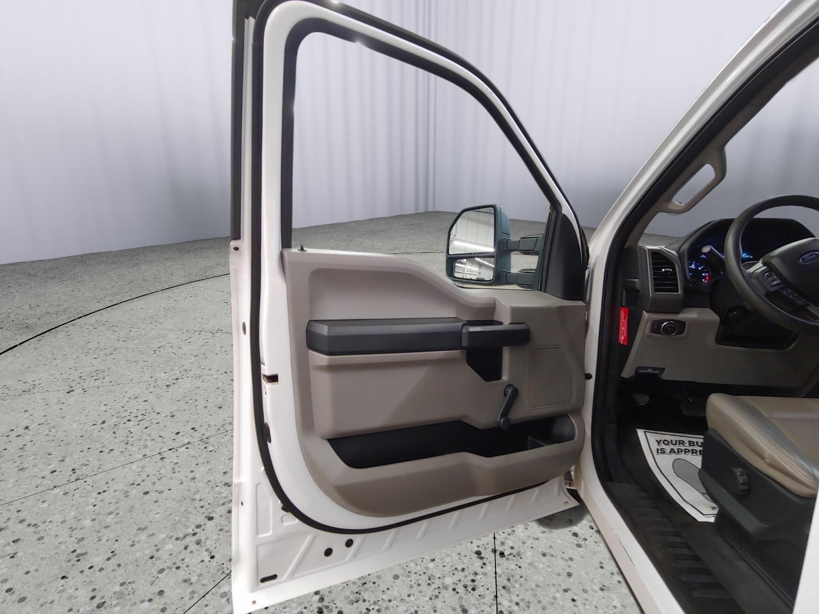 2017 Ford Super Duty F-350 DRW XL