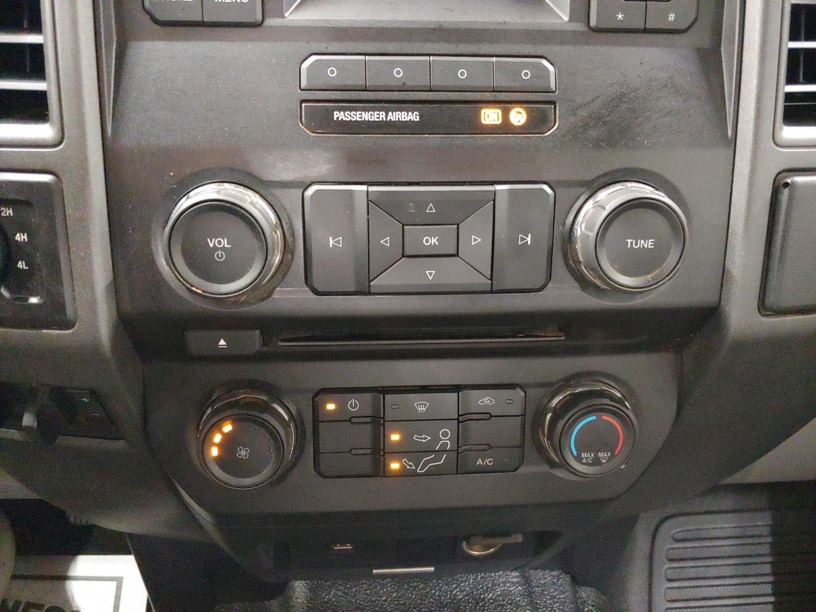 2017 Ford Super Duty F-350 DRW XL