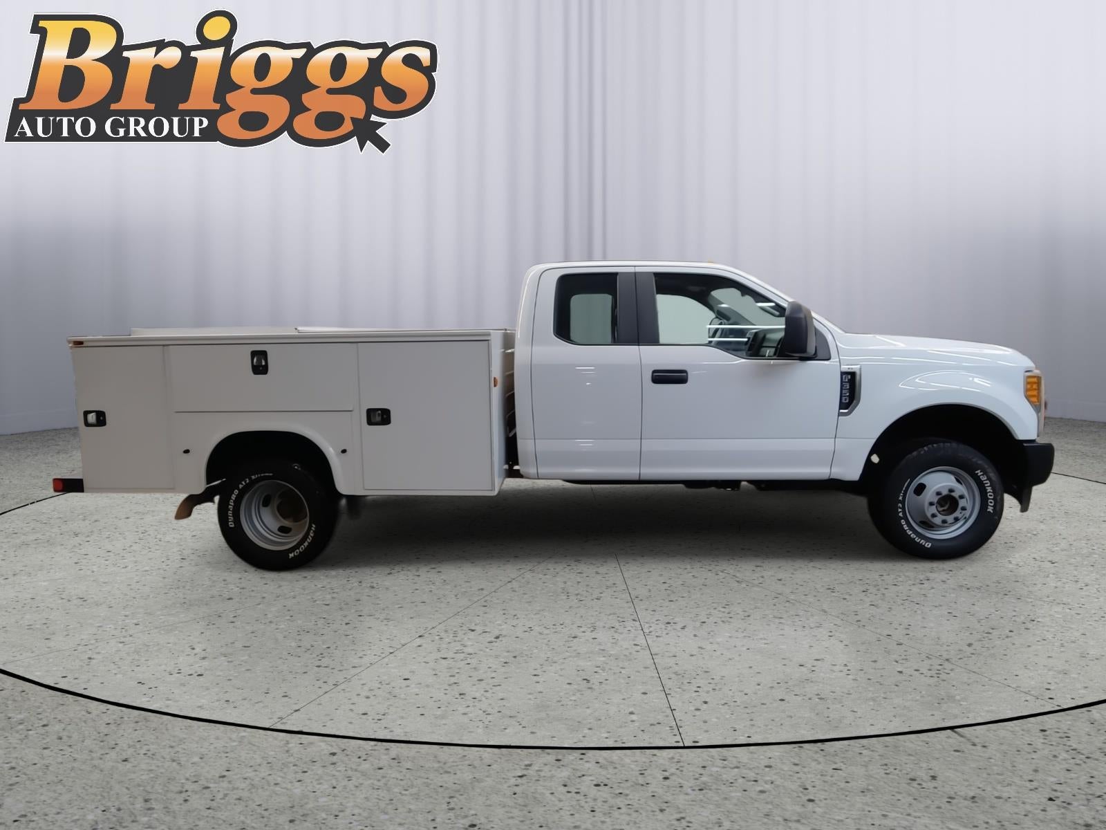 2017 Ford Super Duty F-350 DRW XL