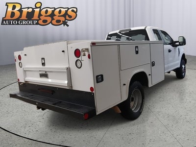 2017 Ford Super Duty F-350 DRW XL