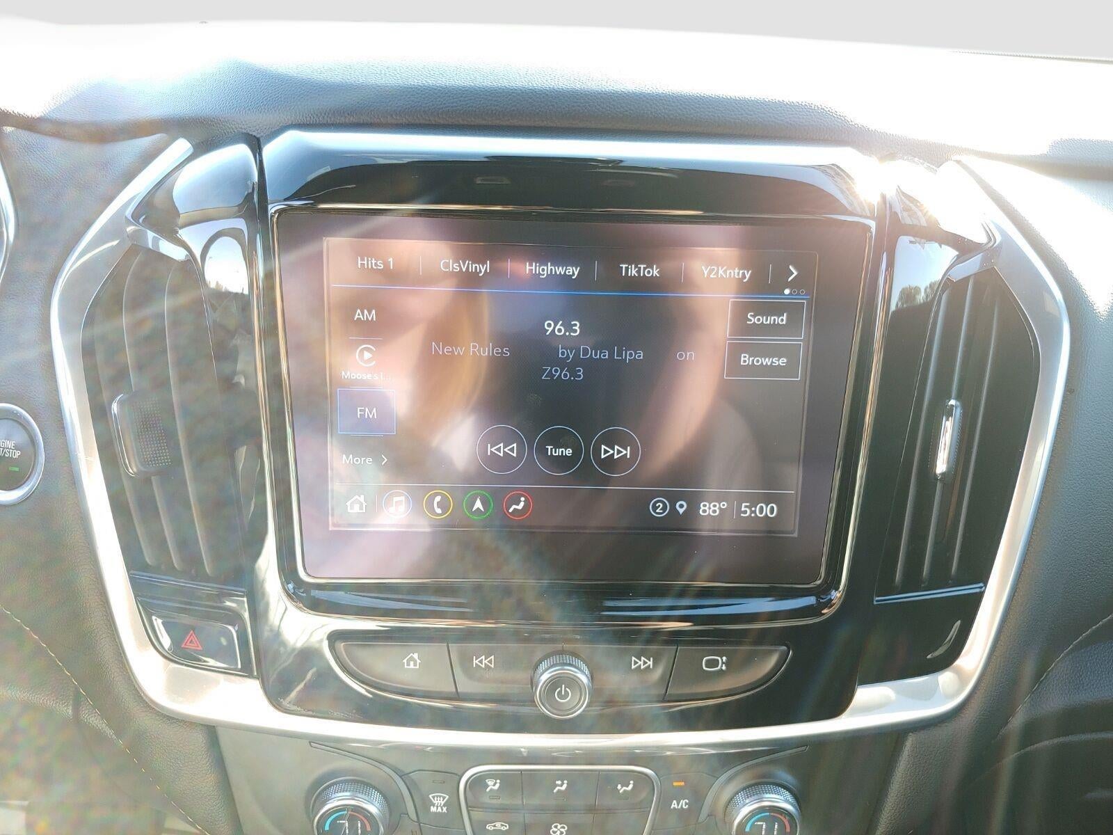 2022 Chevrolet Traverse LT Leather