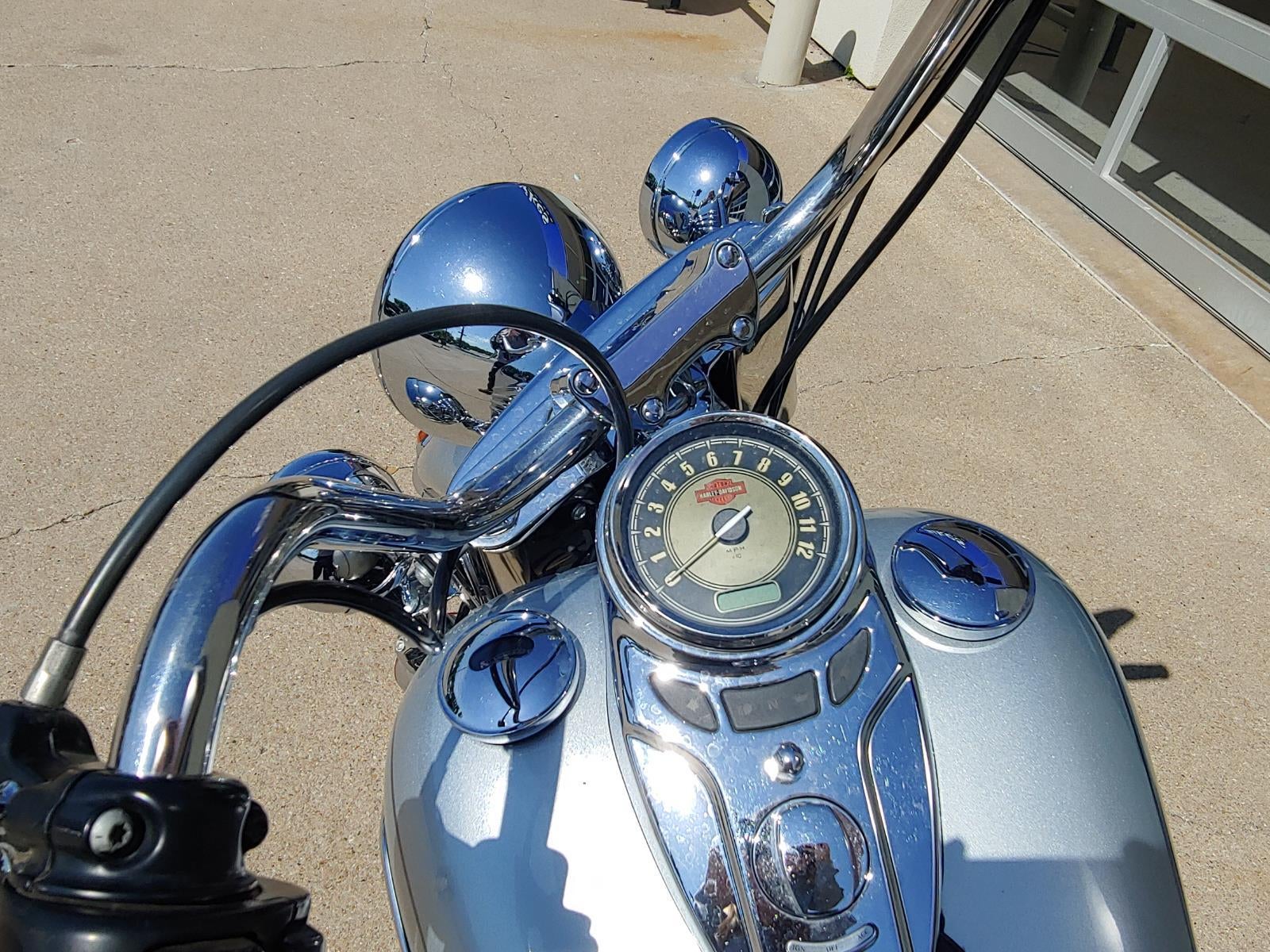 2015 HARLEY-DAVIDSON SOFTTAIL HERITAGE CLASSIC Base