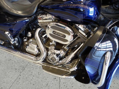 2016 HARLEY-DAVIDSON STREET GLIDE CVO Base