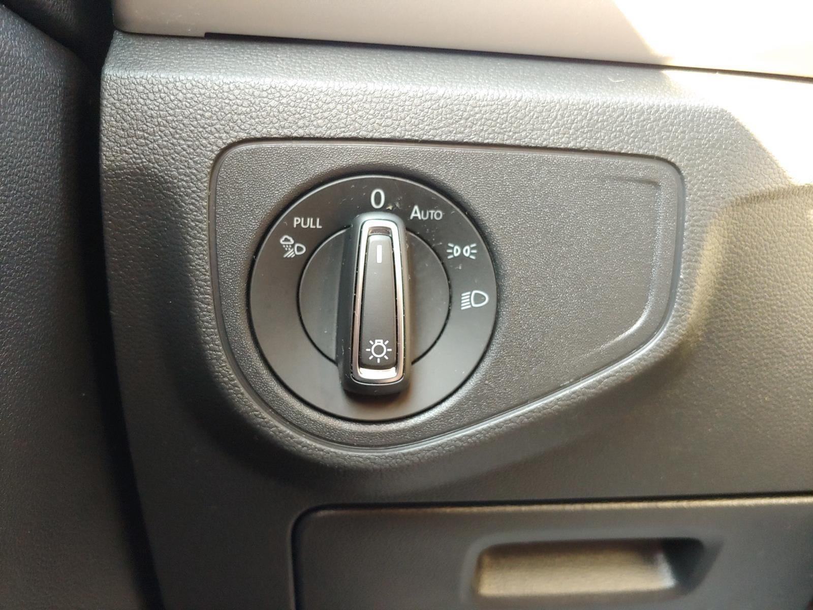 2021 Volkswagen Atlas Cross Sport 3.6L V6 SE w/Technology R-Line